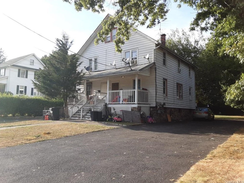 13 Linden Ave, Chestnut Ridge, NY 10977-3945