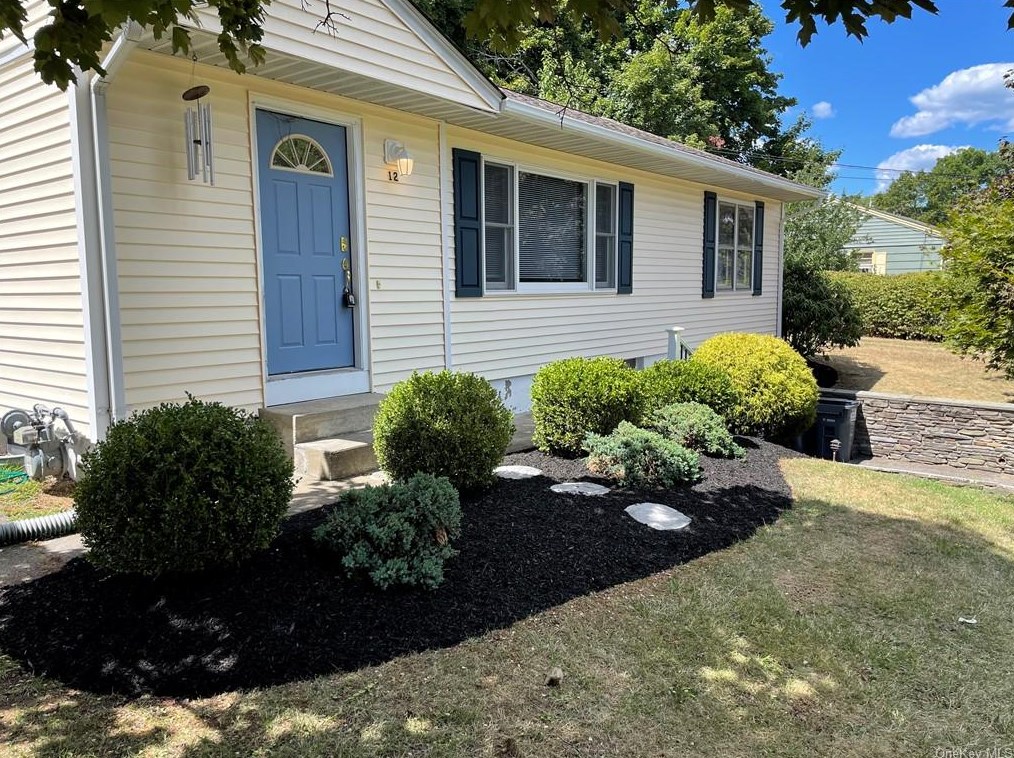 12 Hob St, Newburgh, NY 12550-6607