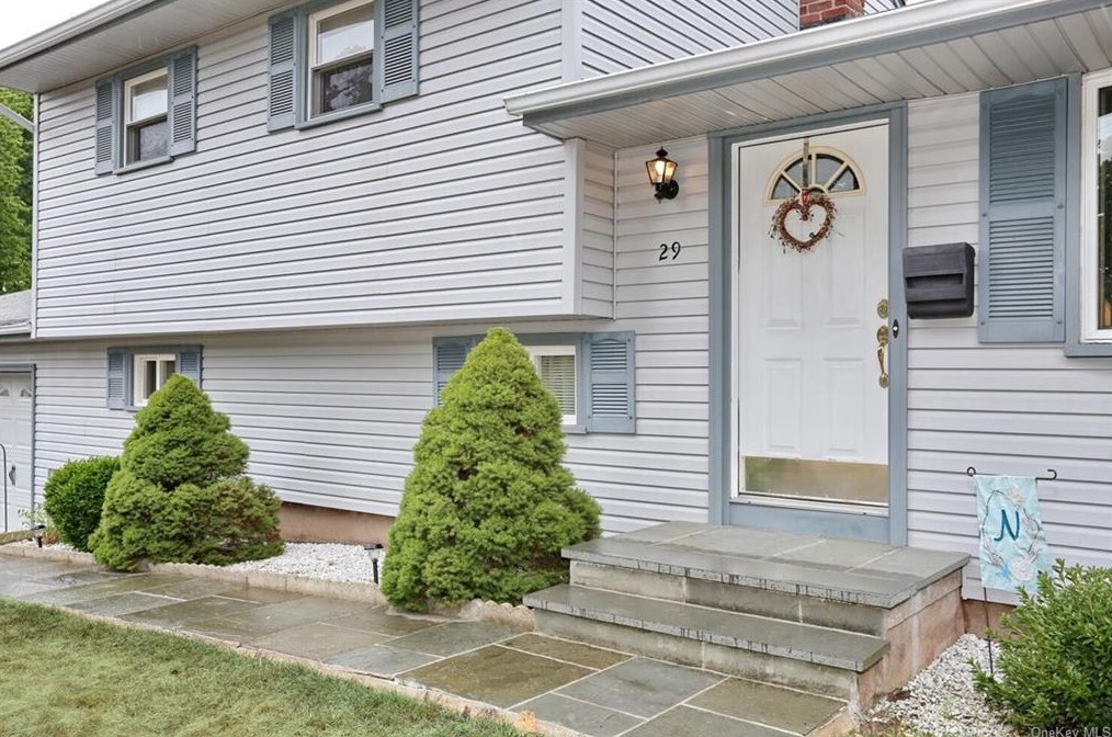 29 Jolen Dr, New City, NY 10956-4647