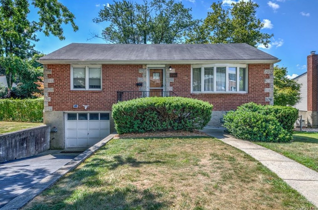 268 Hoover Rd, Yonkers, NY 10710-3411