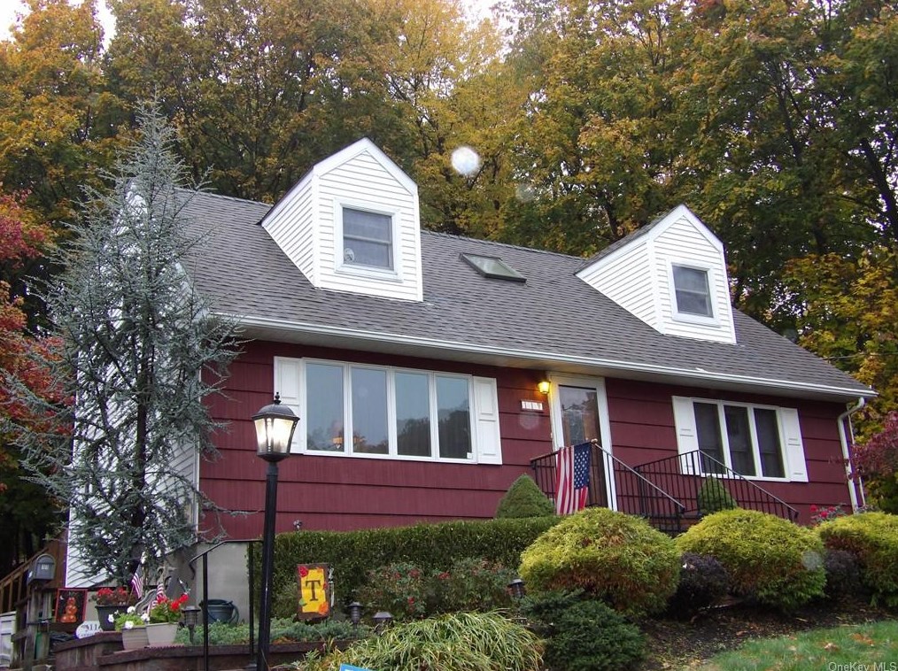 11 Carrie Dr, New City, NY 10956