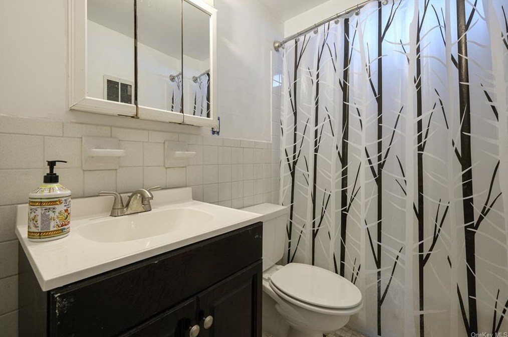 528 Smith St, Peekskill NY 10566-4512 exterior