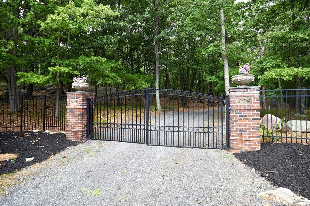 142 Oak Rd, Monroe, NY 10950-5529
