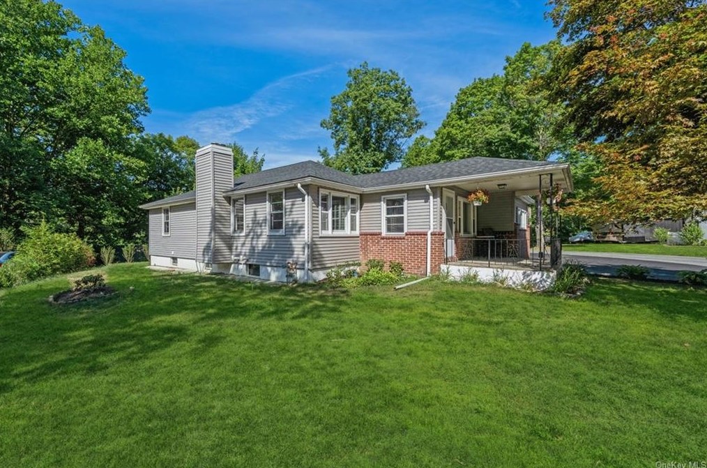 17 East Pl, Tuxedo Park, NY 10987