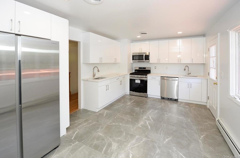 5 Ravenna Dr, Mount Ivy NY  10970-3607 exterior