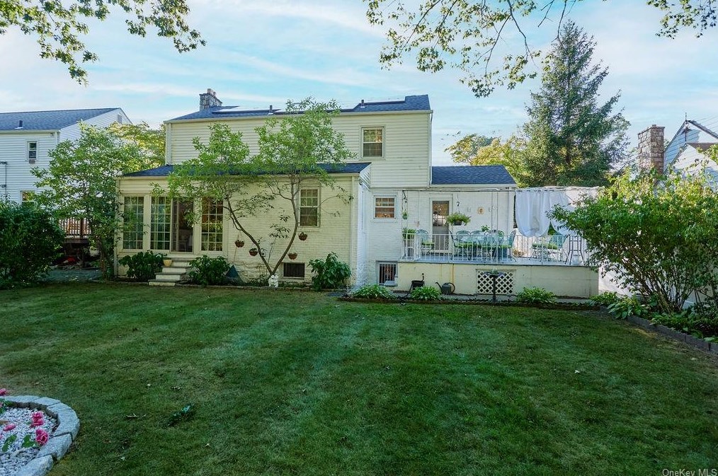 66 Gramercy Ave, Yonkers NY 10701-5123 exterior