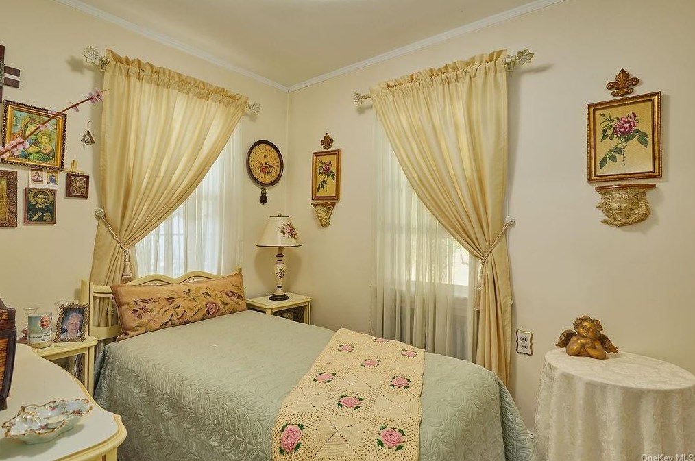 66 Gramercy Ave, Yonkers NY 10701-5123 exterior