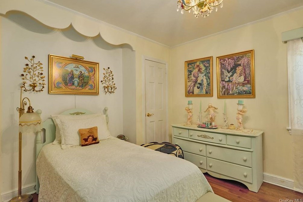 66 Gramercy Ave, Yonkers NY 10701-5123 exterior