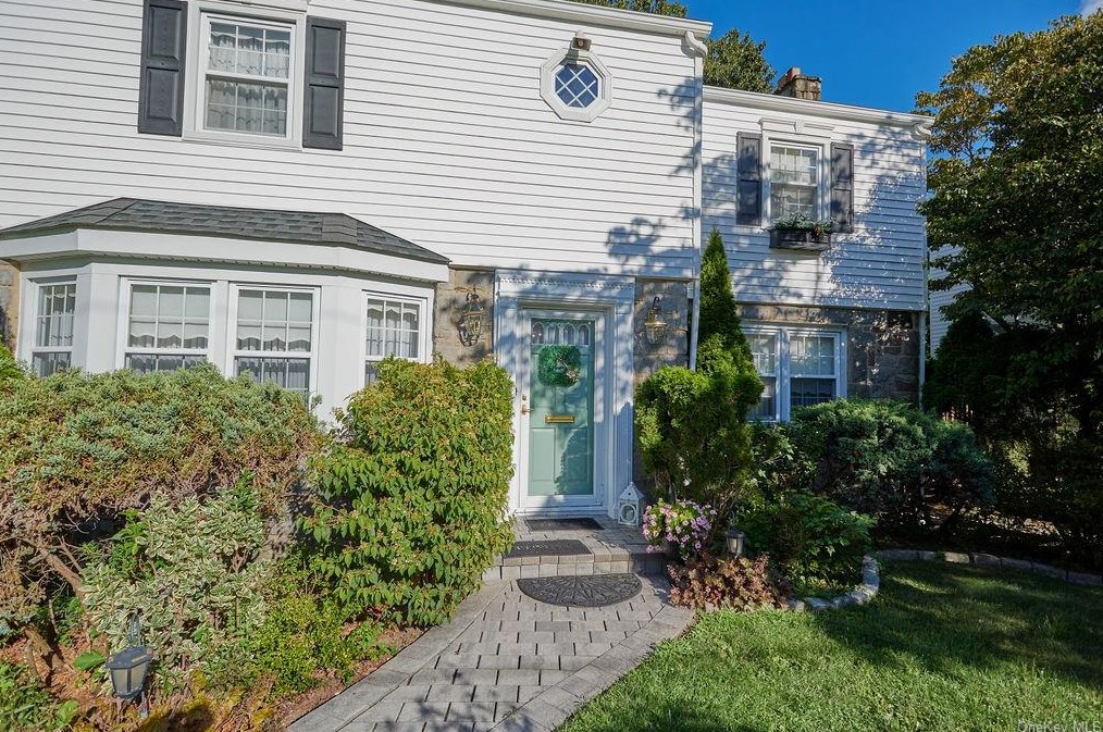 66 Gramercy Ave, Yonkers, NY 10701-5114