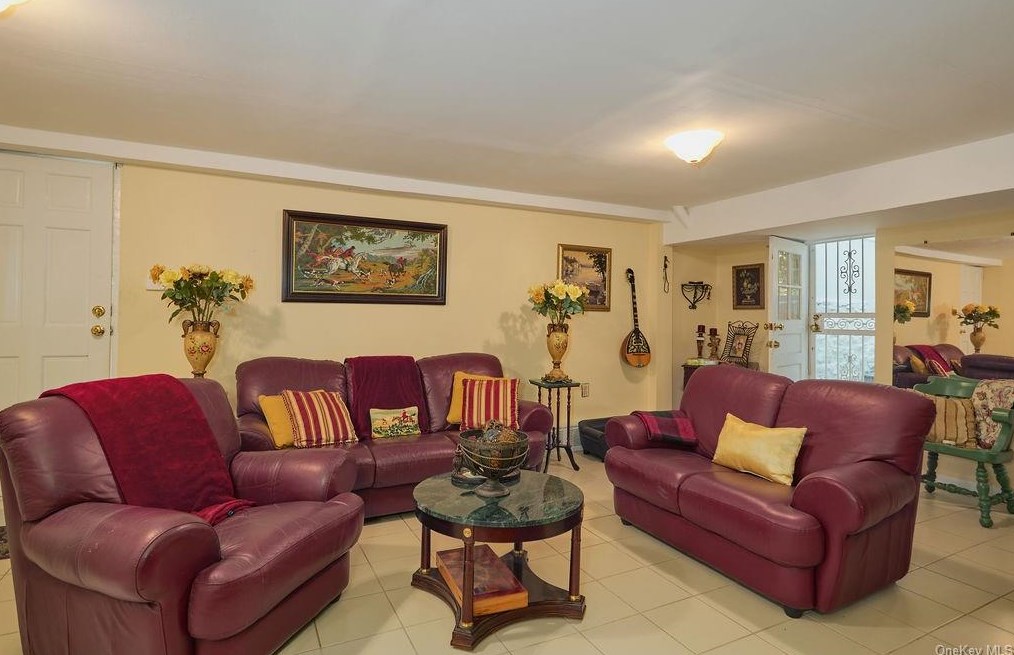 66 Gramercy Ave, Yonkers NY 10701-5123 exterior