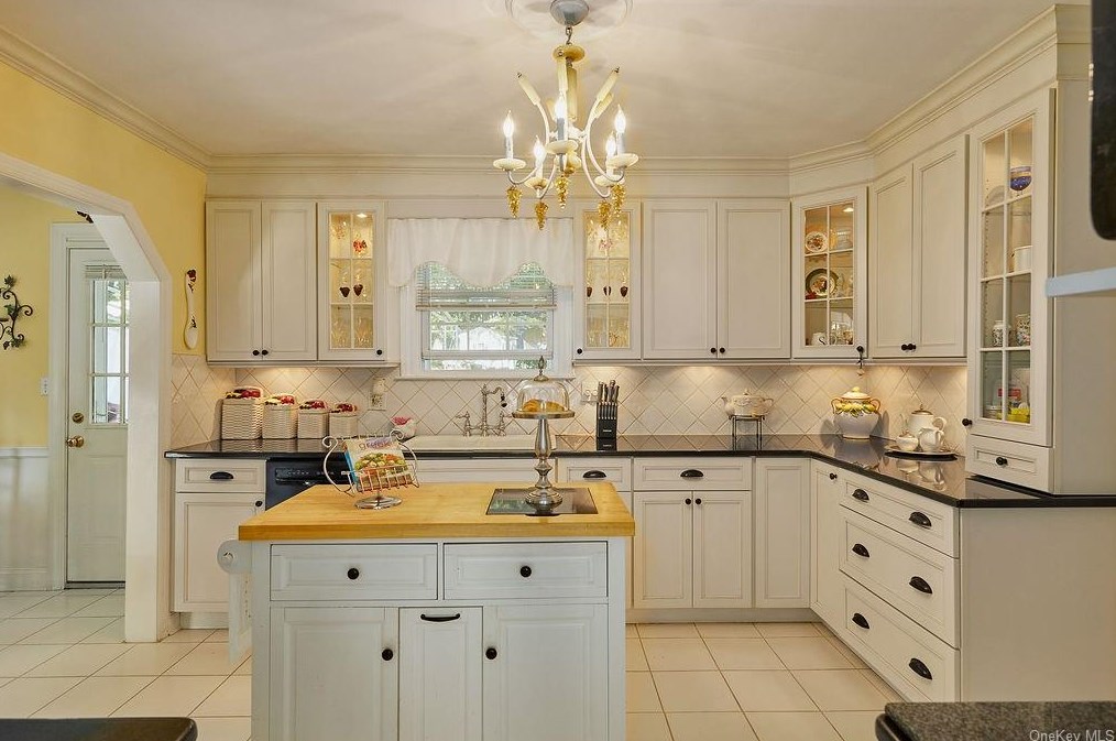 66 Gramercy Ave, Yonkers NY 10701-5123 exterior