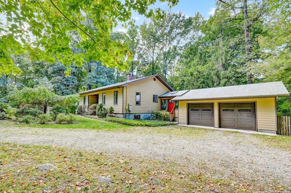 39 Chardavoyne Rd, Warwick, NY 10990