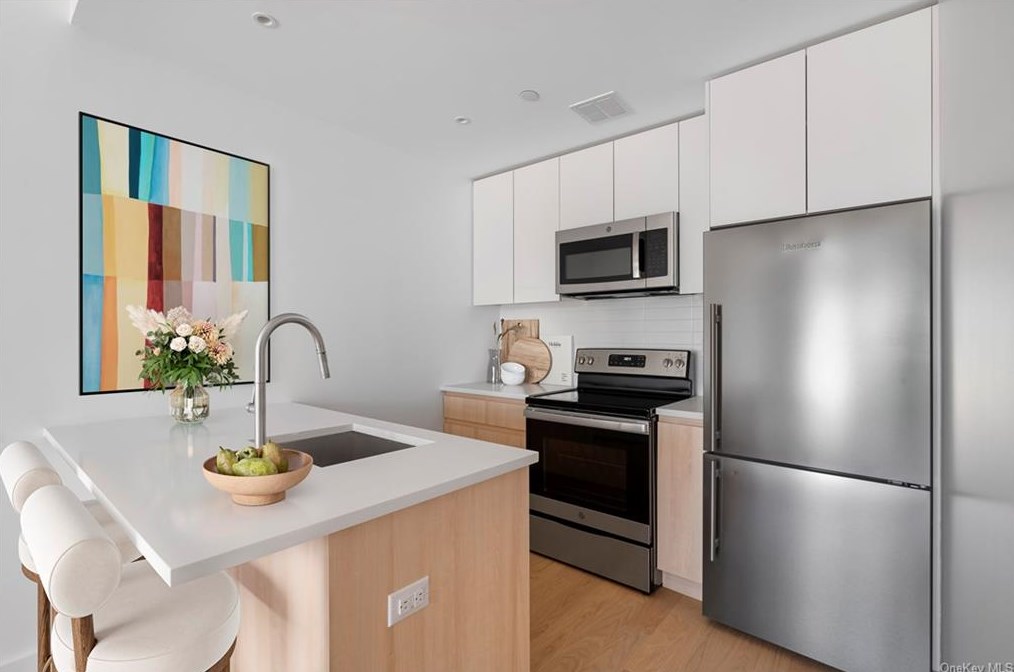 2395 Palisade Ave #ph3, Bronx, NY 10463