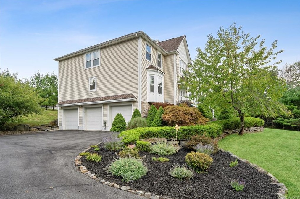 219 Pine Tree Rd, Monroe, NY 10950-3970