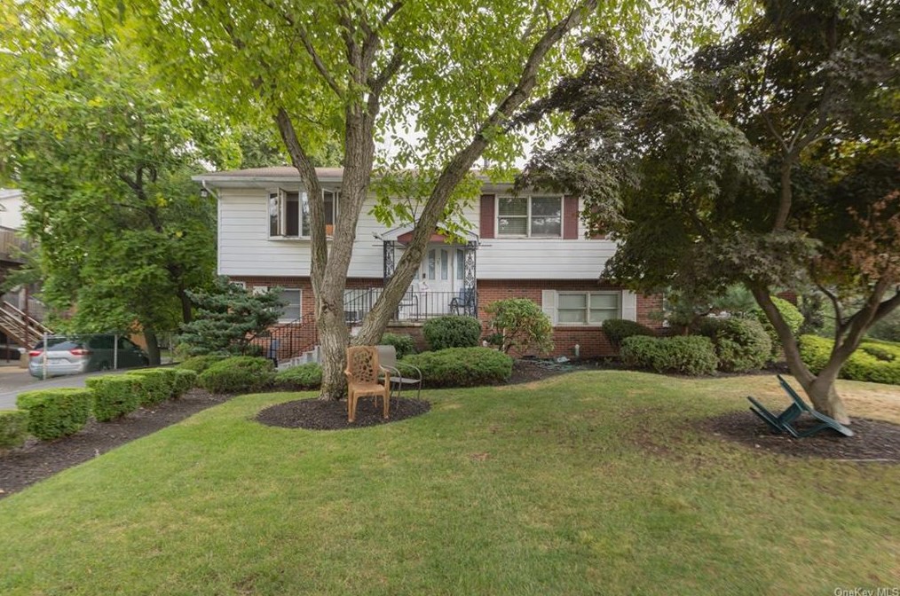 20 Phyllis Ter, Chestnut Ridge, NY 10952-2727