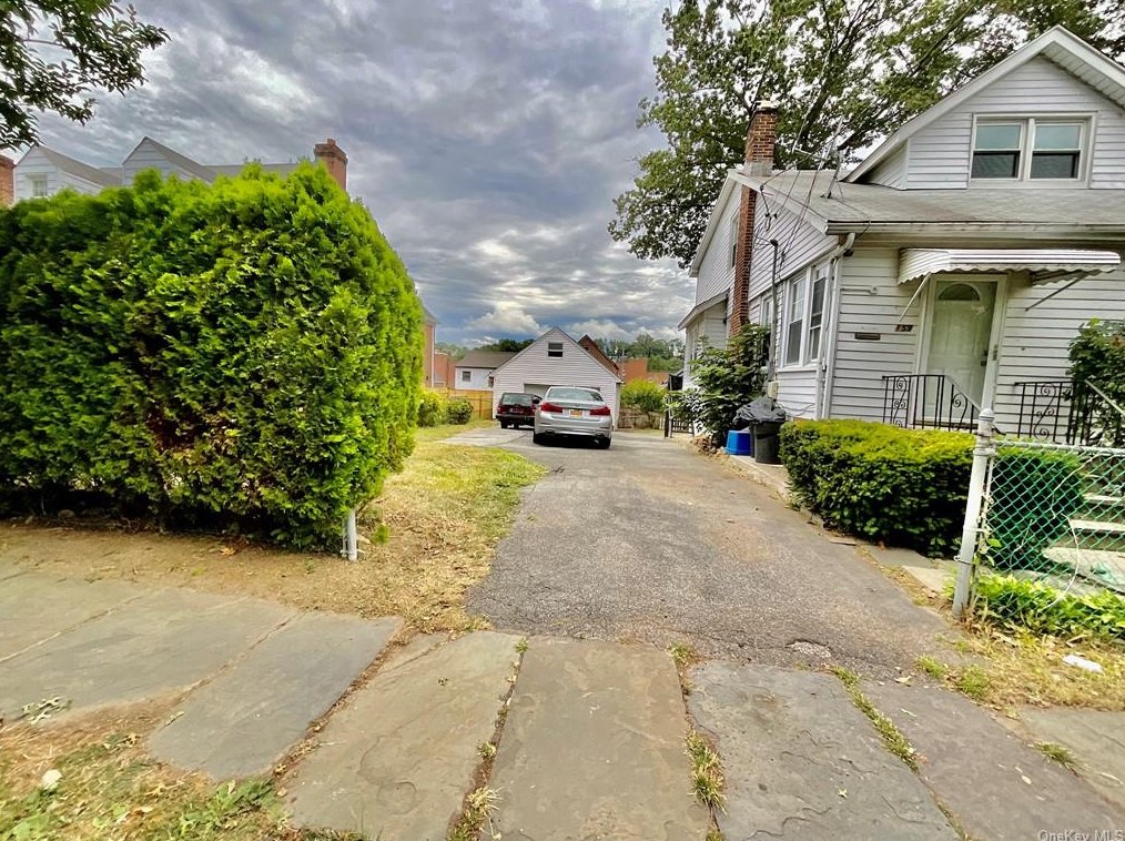 155 First St, Yonkers, NY 10704-3634