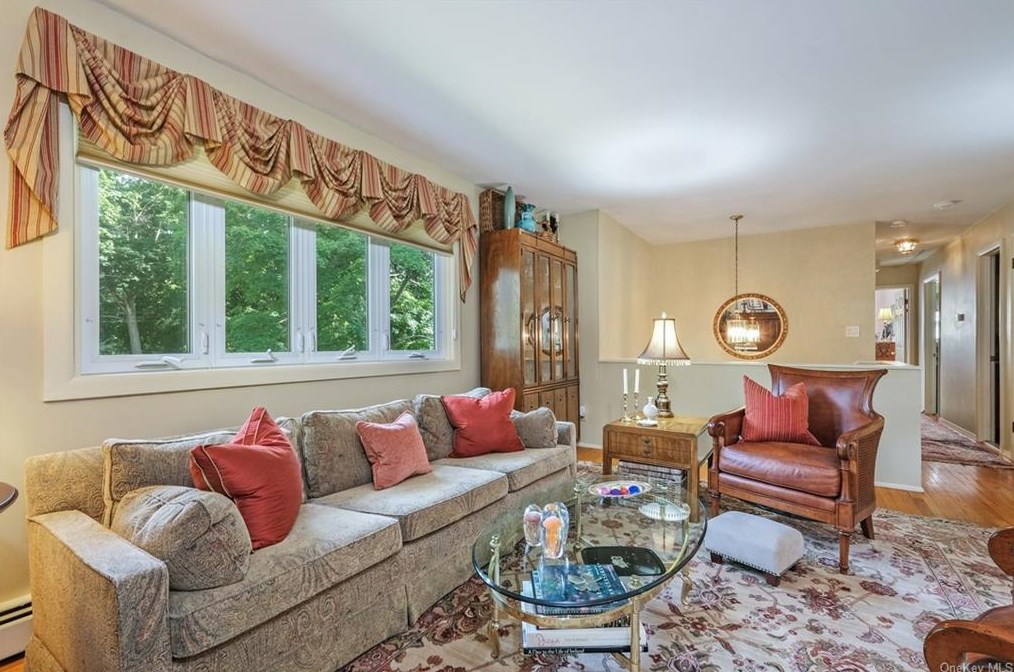 21 Trolley Rd, Cortlandt Manor, NY 10567-1367