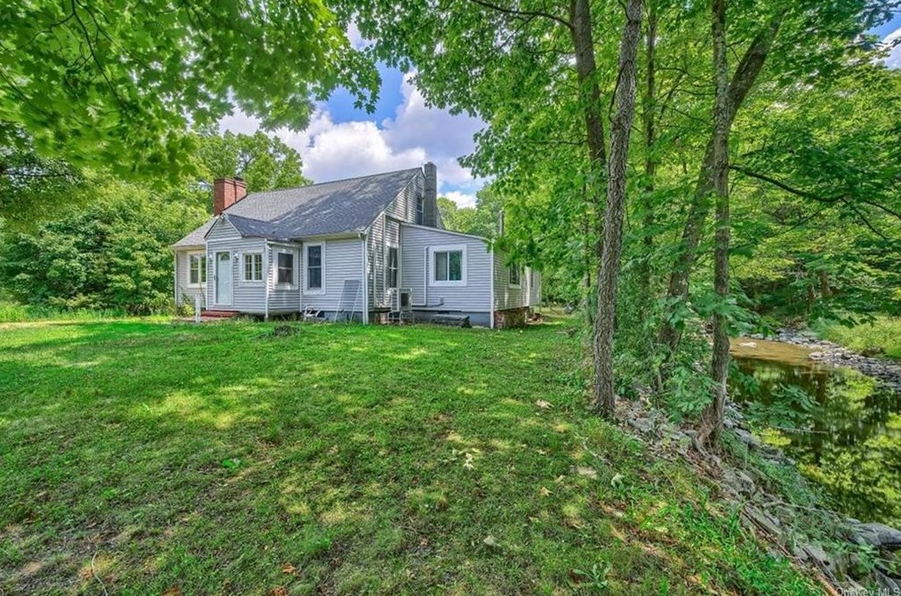33 Hudson Rd, Washingtonville, NY 10992