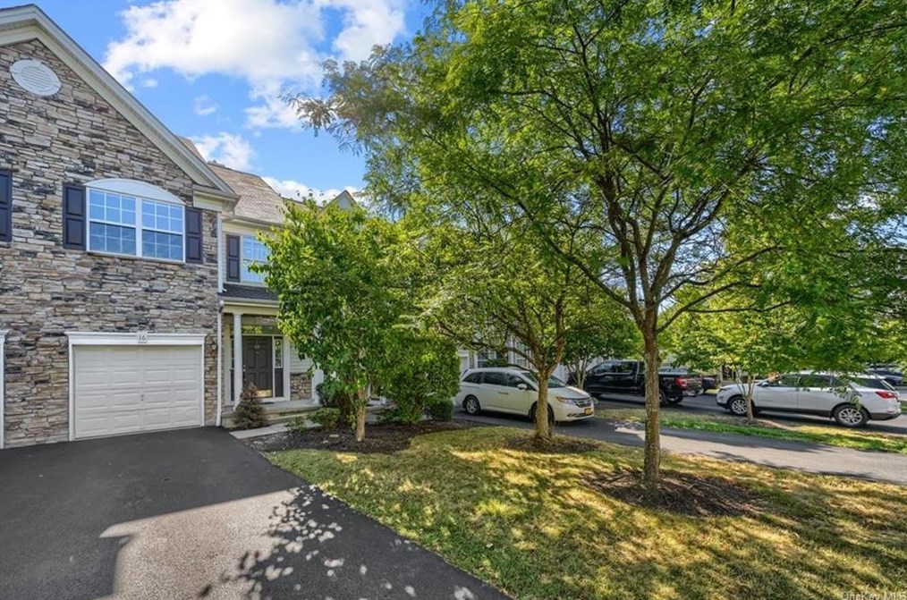 16 Barr Ln, Monroe, NY 10950-4939