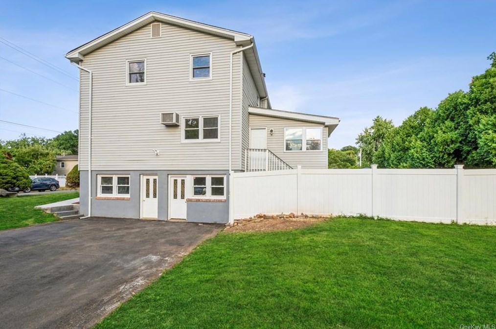 14 Tremont Ave, Congers, NY 10920-2507
