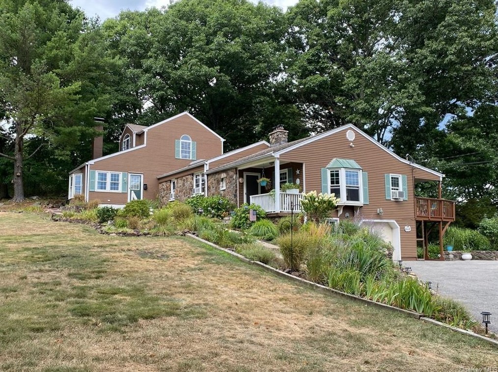24 Westerly Ln, Thornwood, NY 10594
