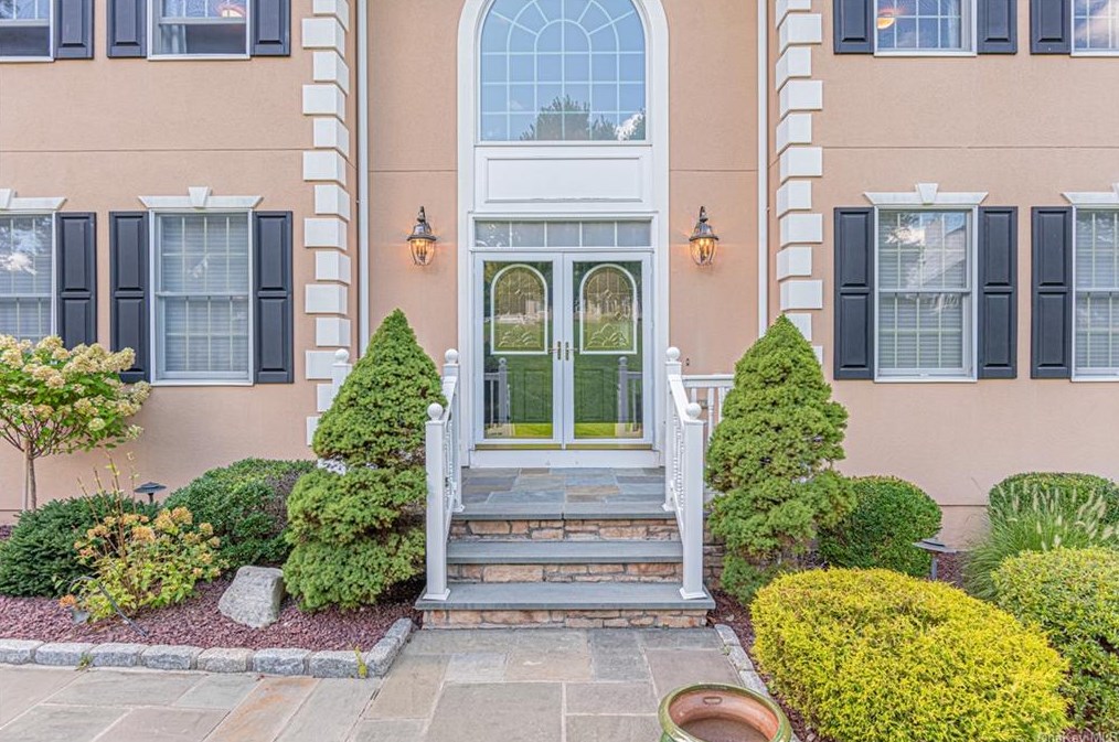 79 Majestic Rdg, Kent Lakes, NY 10512-1830
