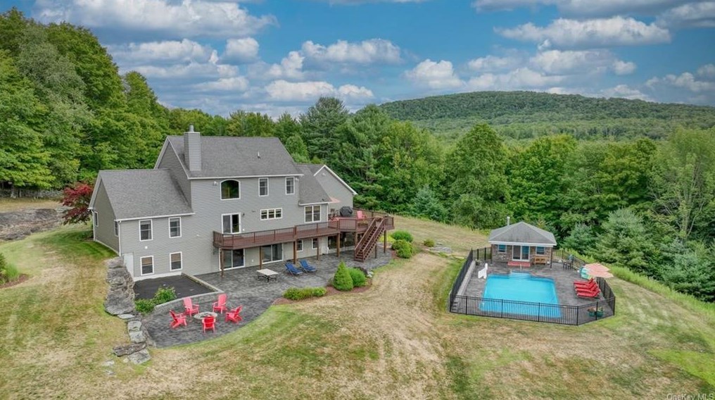 224 Smith Ln, Sundown, NY 12740-5819