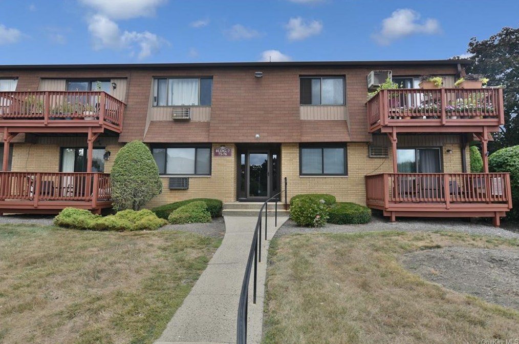 73 Richard Ct, Mount Ivy, NY 10970-2308