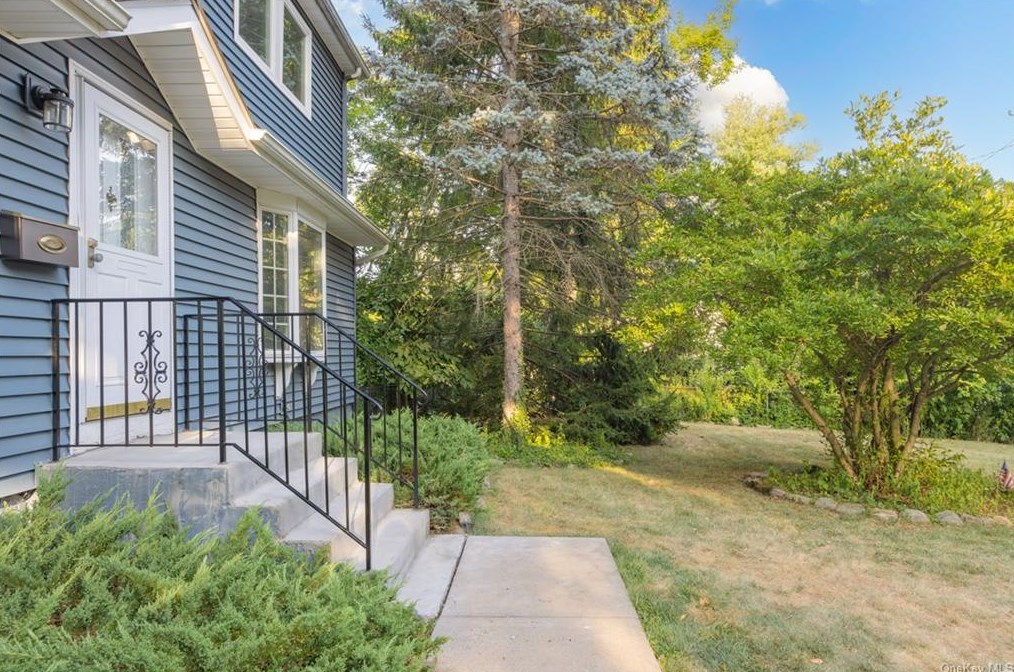 8 Williams St, New City, NY 10956-3018