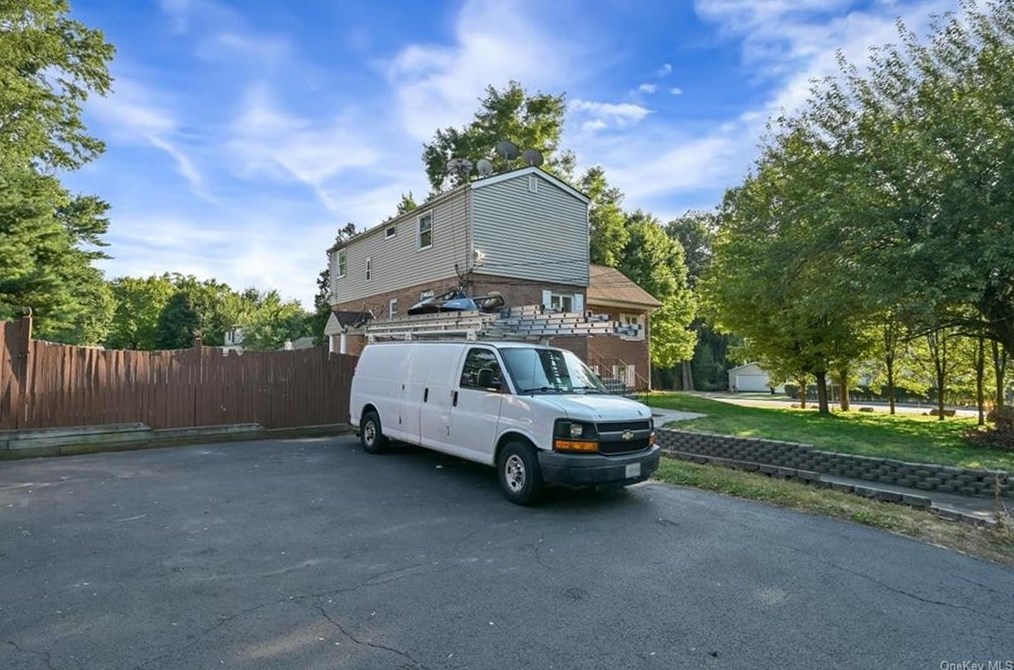 75 Church St, Nanuet, NY 10954-3032