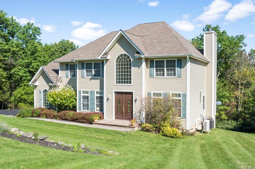 17 Amy Ln, Newburgh, NY 12553-8638