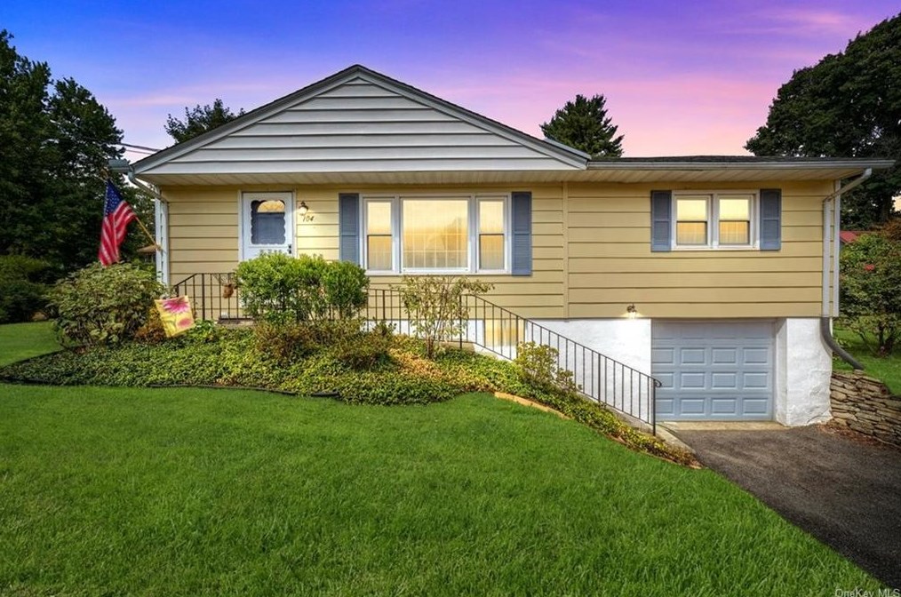 104 Wood St, Newburgh, NY 12550-3951