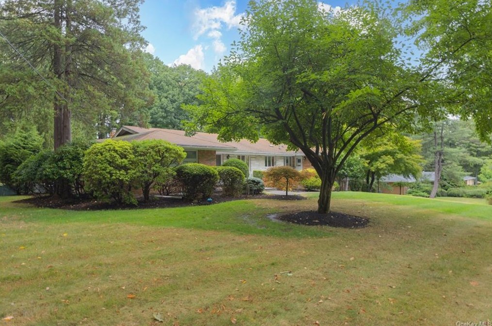 3 Alan Ct, New City, NY 10956-2602