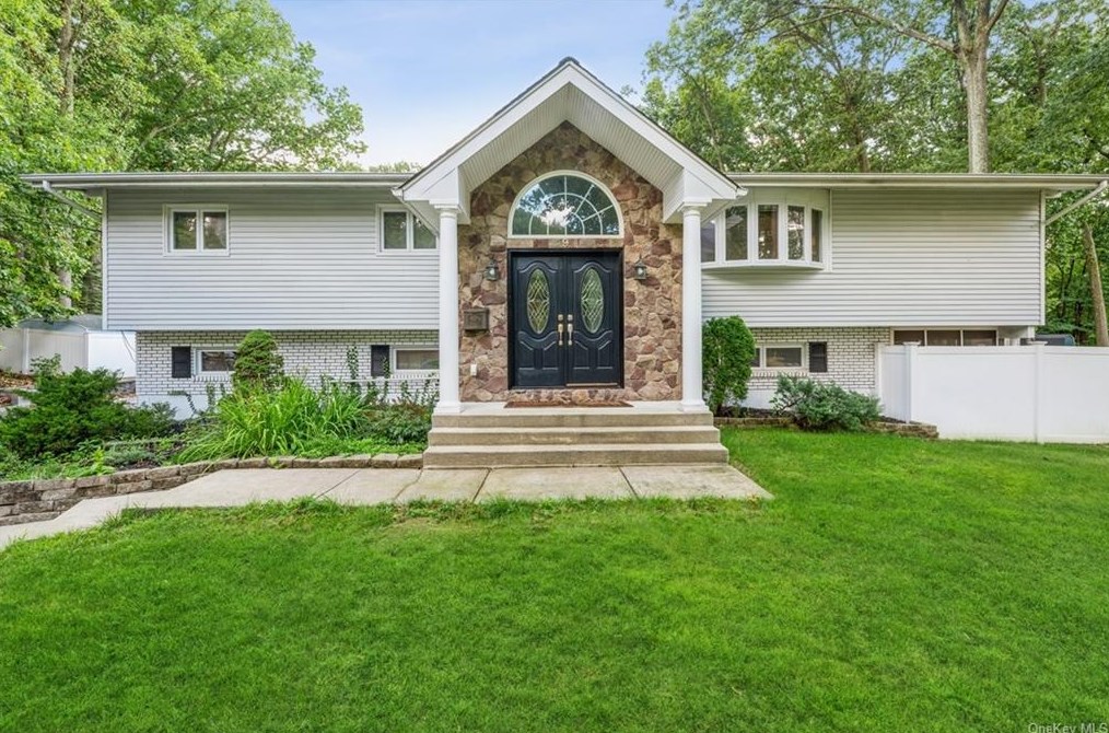 9 Broward Dr, New City, NY 10956