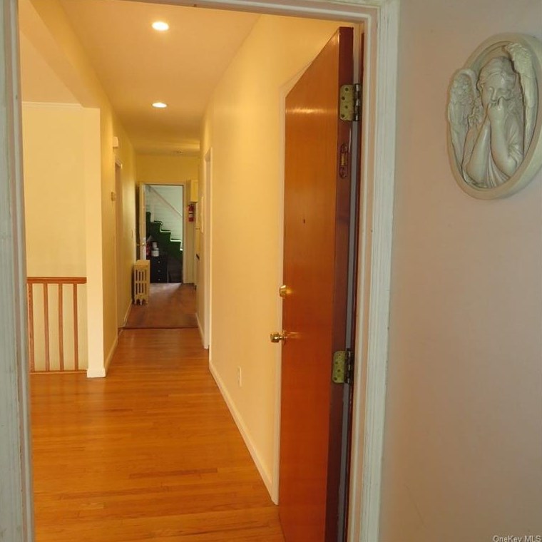 129 Convent Pl, Yonkers, NY 10703-2503