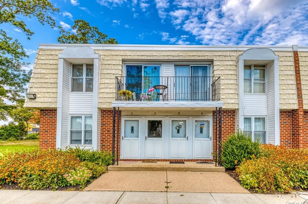 51 Rocky Point Yaphank Rd, Rocky Point, NY 11778-8449