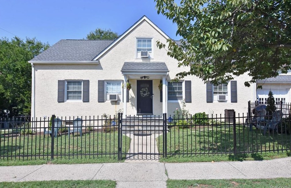 107 Wallace St #2nd Floor, Yonkers, NY 10707