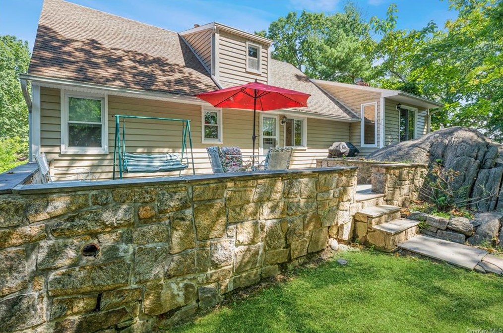 15 Oxford Rd, Yonkers, NY 10706-4021