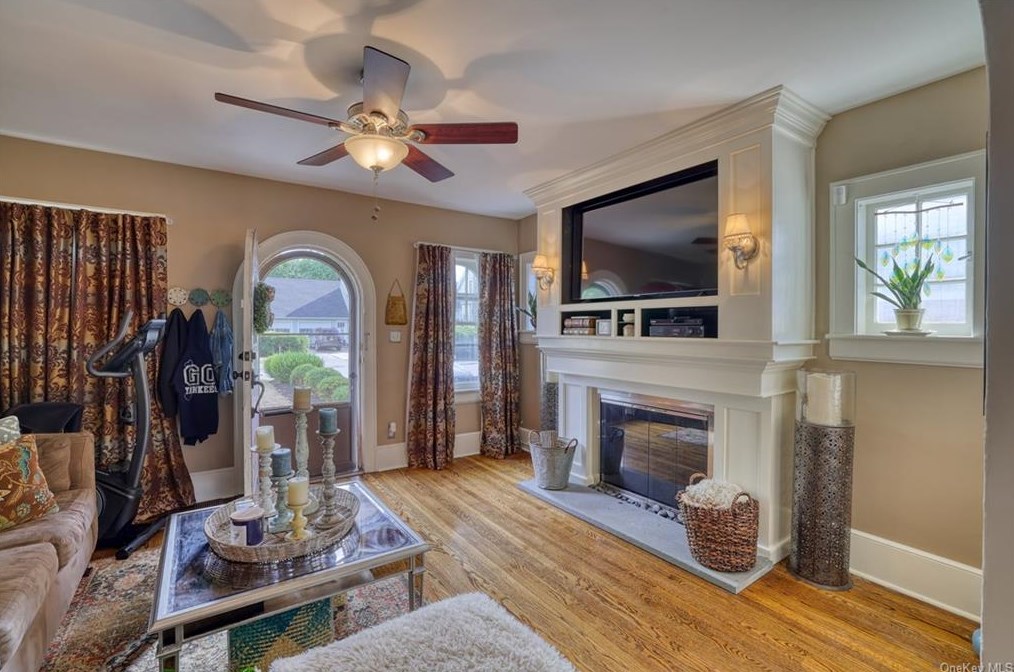 19 Marple Rd, Poughkeepsie, NY 12603-1203