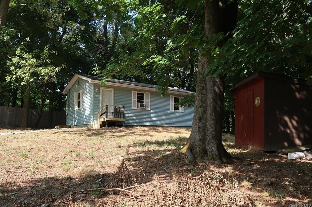 10 Lazaroff Ln, Newburgh, NY 12553