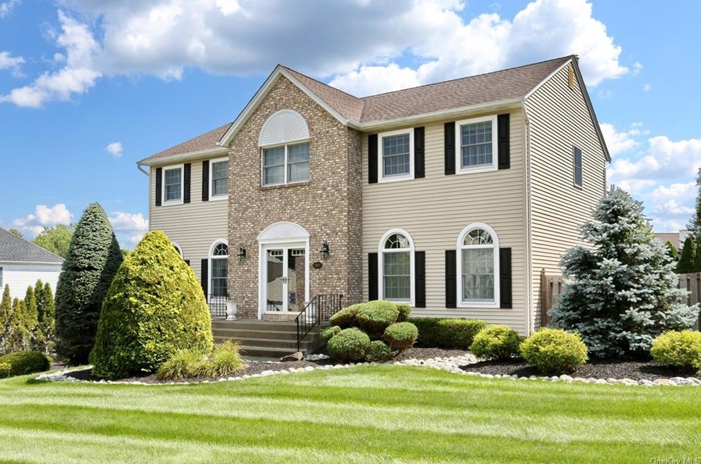 5 Fieldcrest Dr, New City, NY 10956-5439