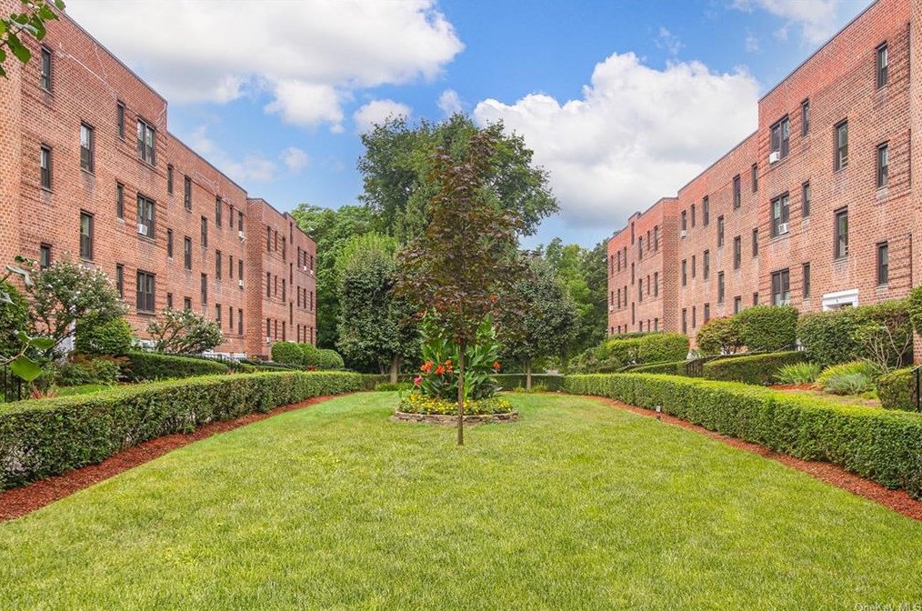 14 Broadway, Irvington On Hudson, NY 10533-1803