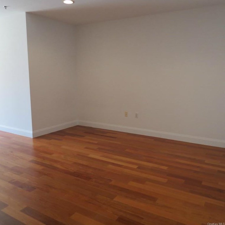 100 New Roc City Pl #310, New Rochelle, NY 10801