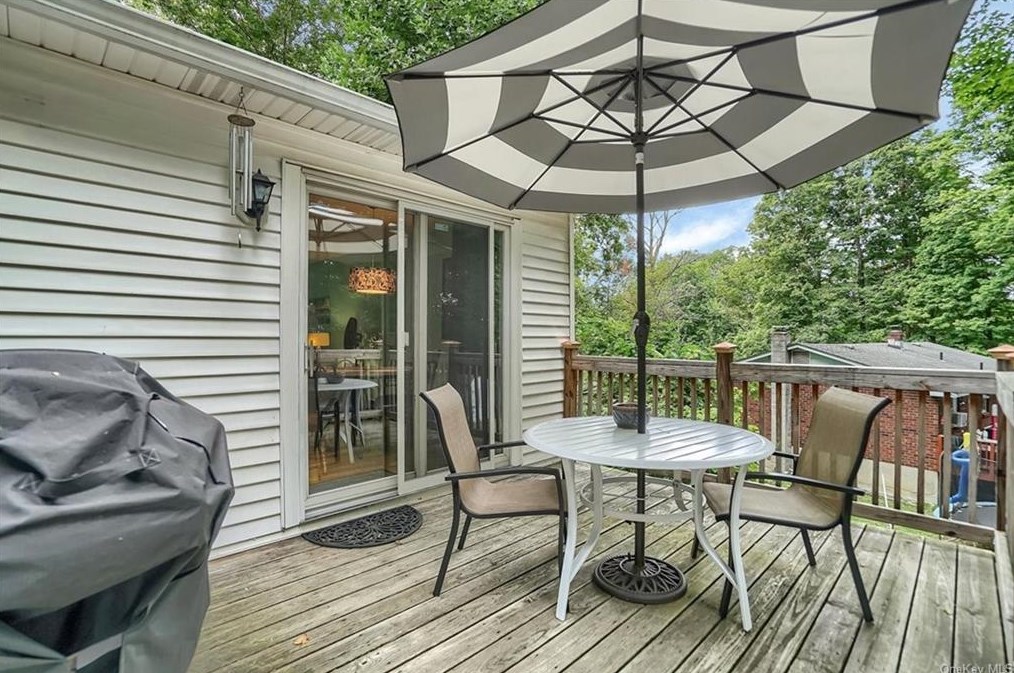 13 Brookside Rd, Beacon NY 12508-2422 exterior