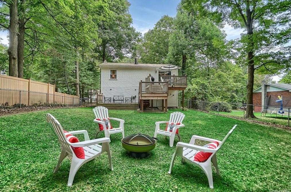 13 Brookside Rd, Beacon NY 12508-2422 exterior