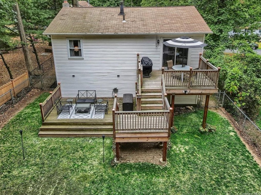 13 Brookside Rd, Beacon NY 12508-2422 exterior