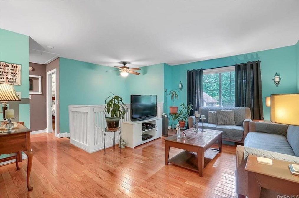 13 Brookside Rd, Beacon NY 12508-2422 exterior