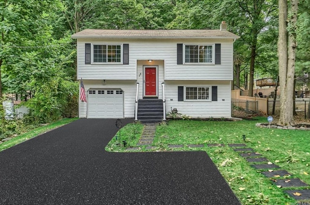 13 Brookside Rd, Beacon, NY 12508-2422