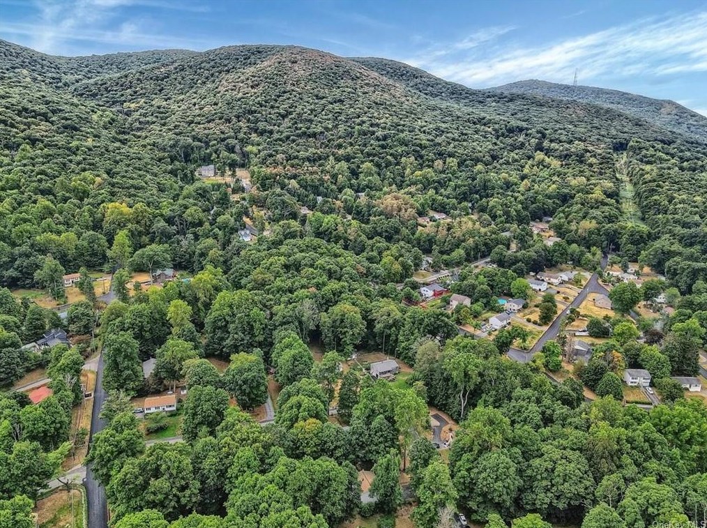 13 Brookside Rd, Beacon NY 12508-2422 exterior