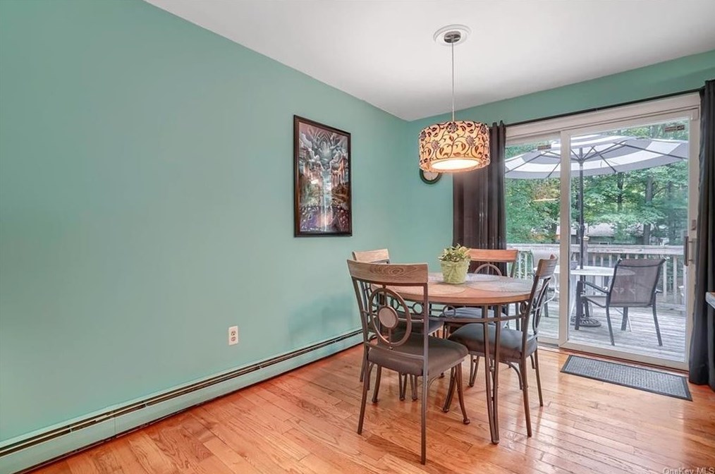 13 Brookside Rd, Beacon NY 12508-2422 exterior